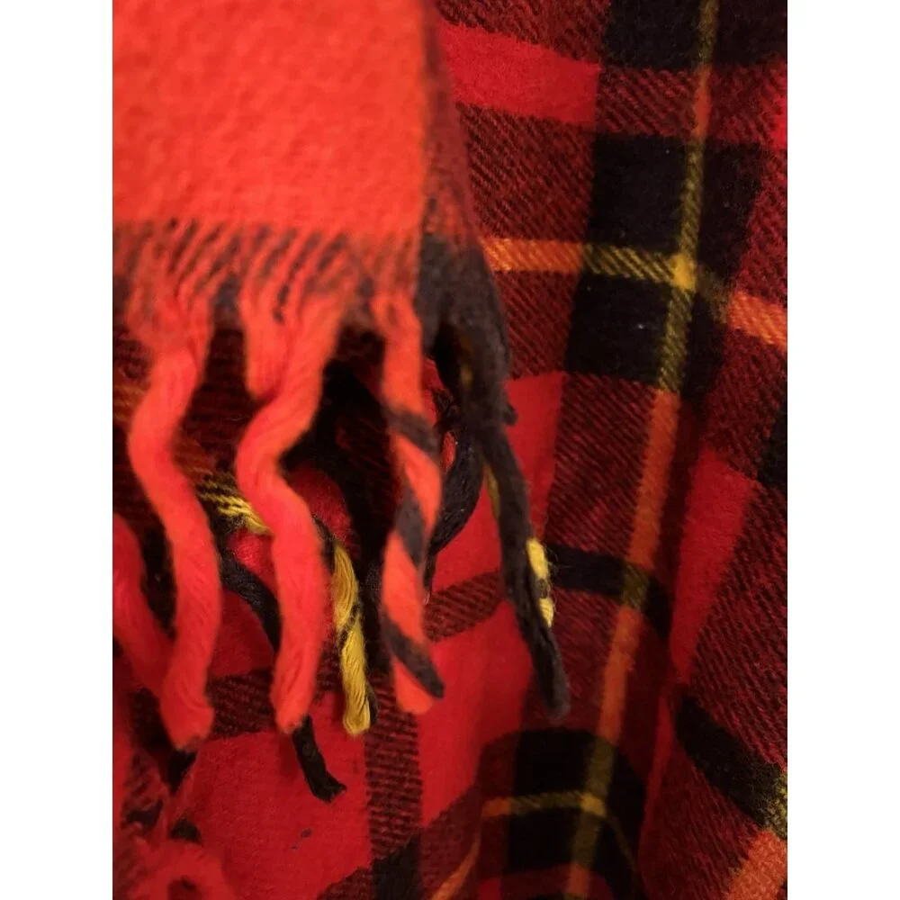 Vtg FARIBO Fluff Loomed Red Black‎ Plaid Throw Blanket 55”x55” Camp Picnic READ
